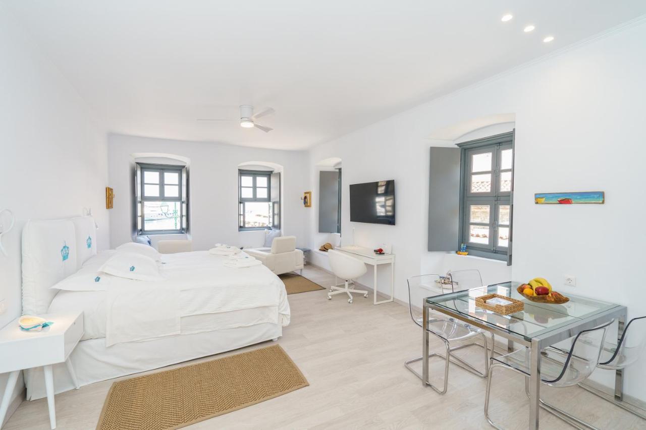 My Crown Suite, Hydra Port Bagian luar foto