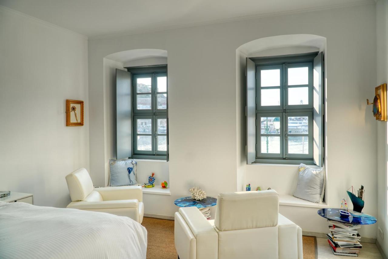 My Crown Suite, Hydra Port Bagian luar foto